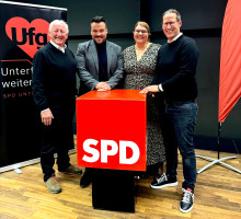 Altbürgermeister Franz Schwarz mit Florian Klietsch, Sabine Fister (Ortsverein) und Philipp Schwarz (Fraktion)