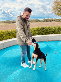 Florian mit seiner Hündin Vroni